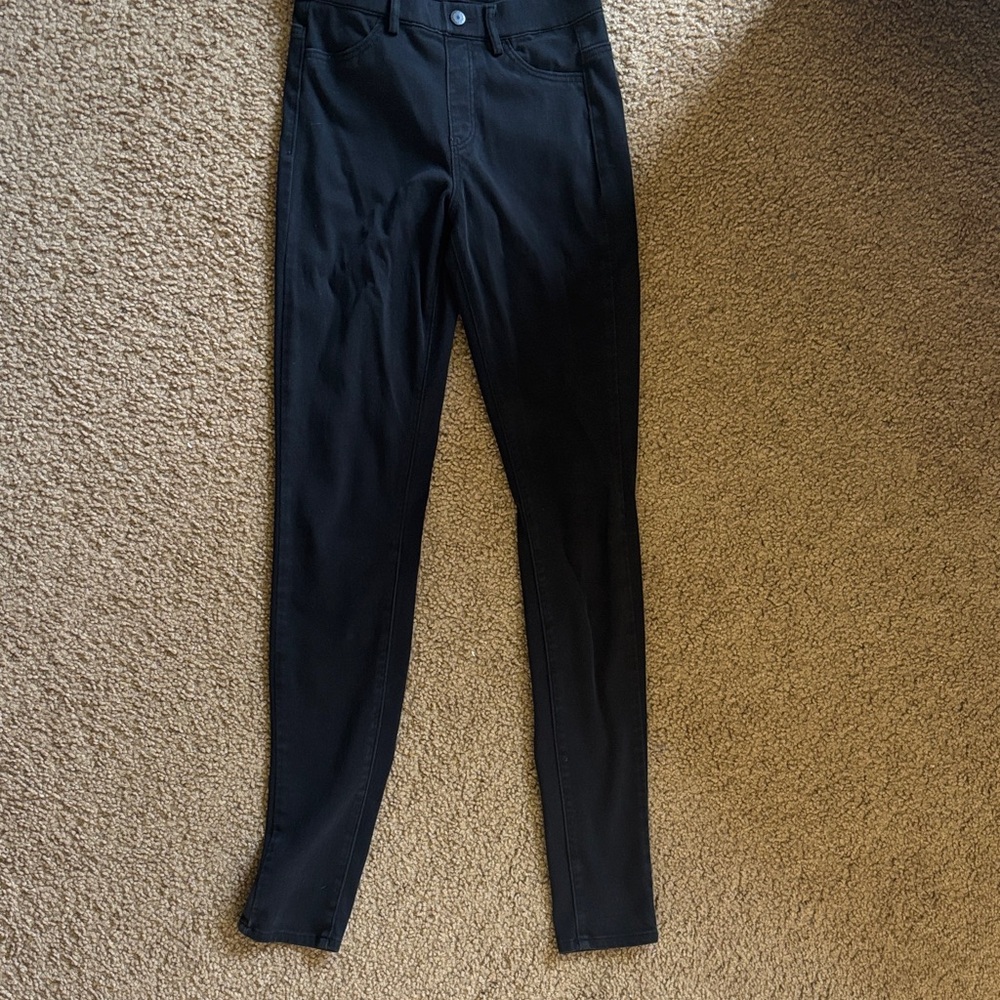 Uniqlo Black Women’s Slim Fit legging pant